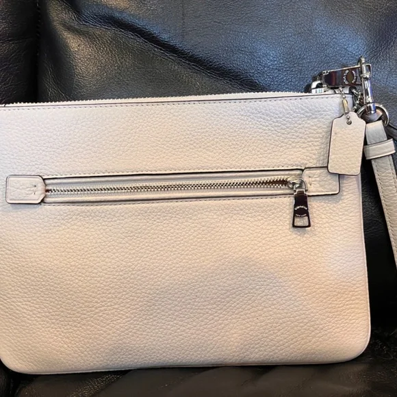 Star Wars COACH Wristlet White New Never Used - Picture 4 of 7